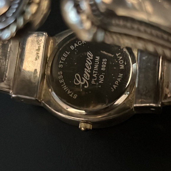 WOMEN'S HARMONY,FAITH,JOY,PEACE,LOVE ETC BANGLE FASHION DRESSY/CASUAL WATCH - Picture 3 of 3